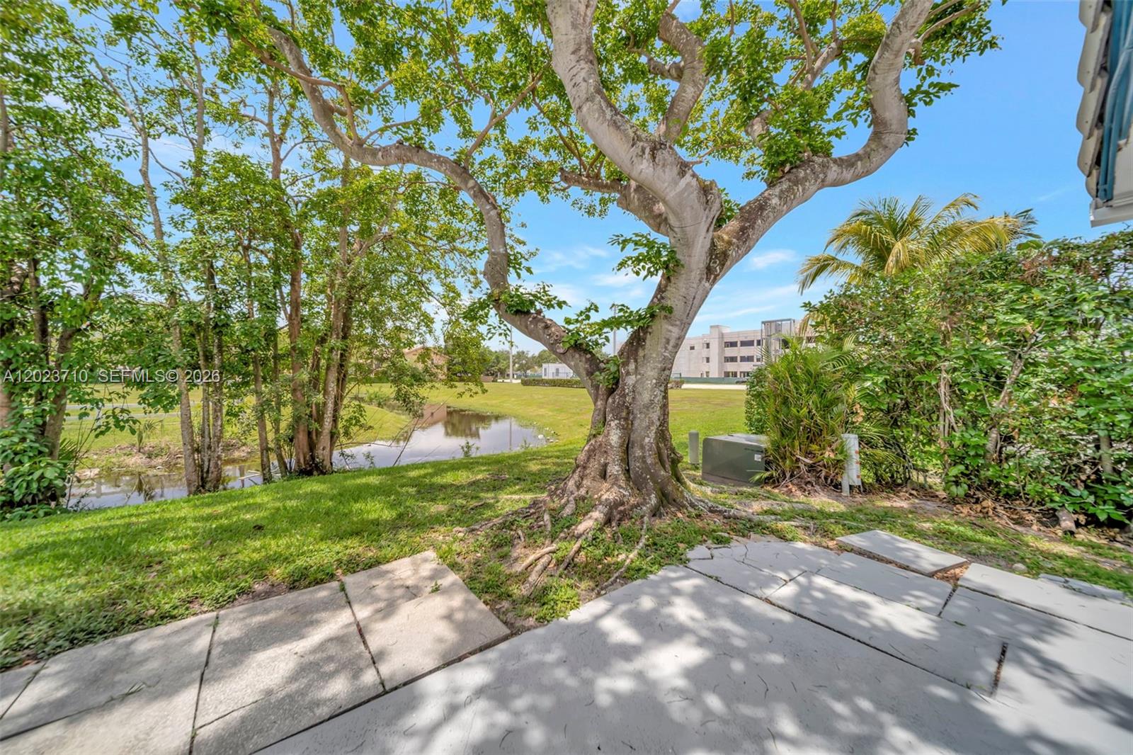 RAMBLING PELICAN WEST CON - Residential Lease