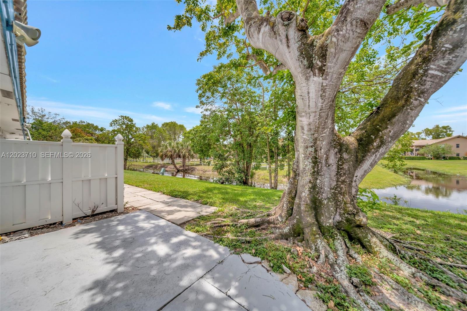 RAMBLING PELICAN WEST CON - Residential Lease