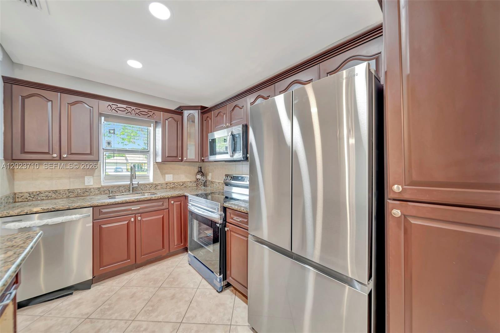 RAMBLING PELICAN WEST CON - Residential Lease