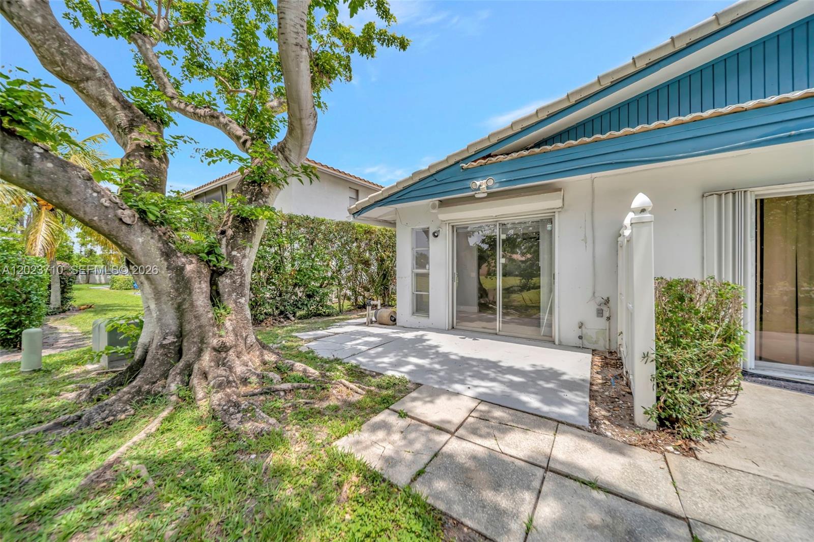 RAMBLING PELICAN WEST CON - Residential Lease