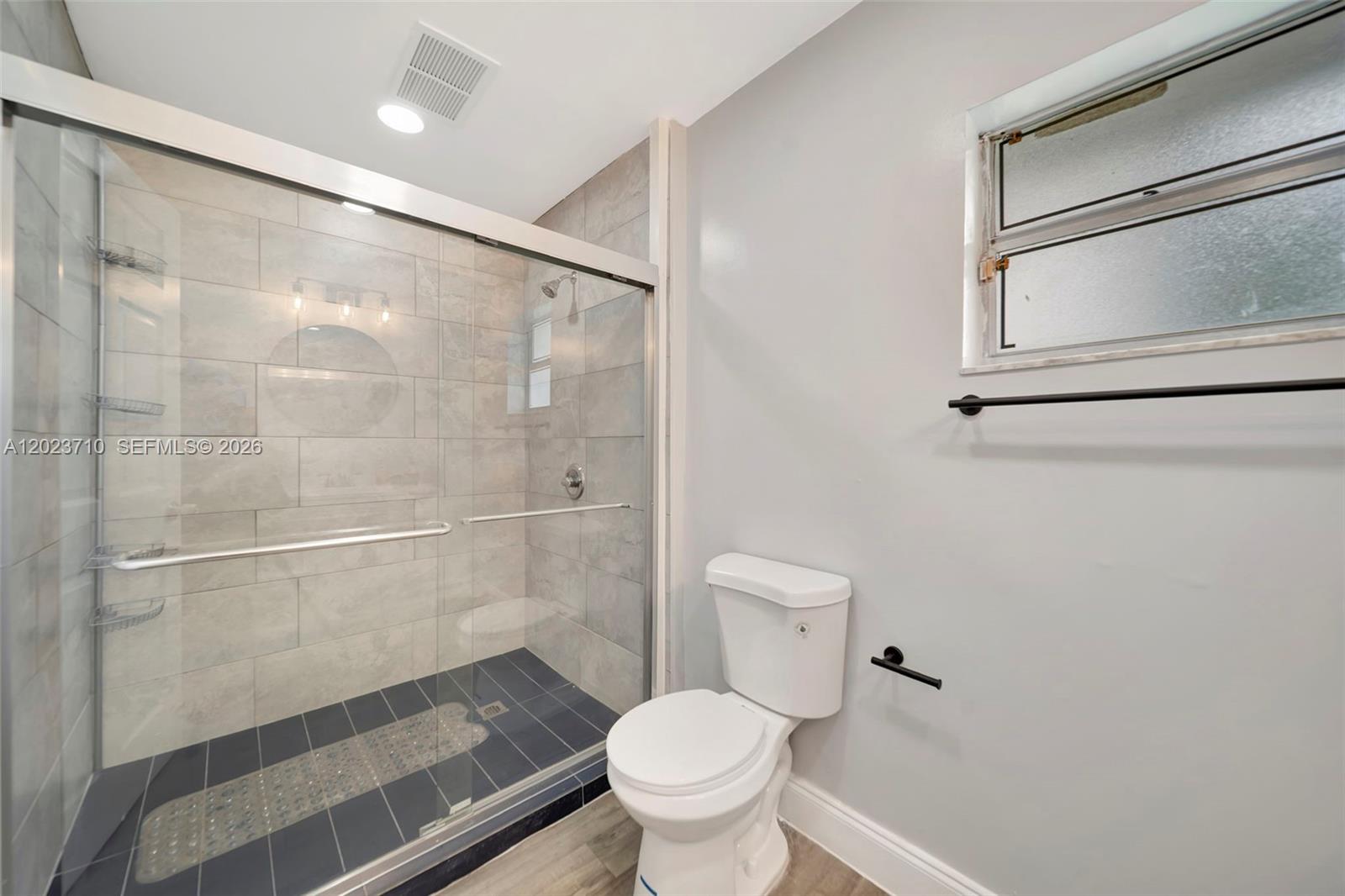 RAMBLING PELICAN WEST CON - Residential Lease
