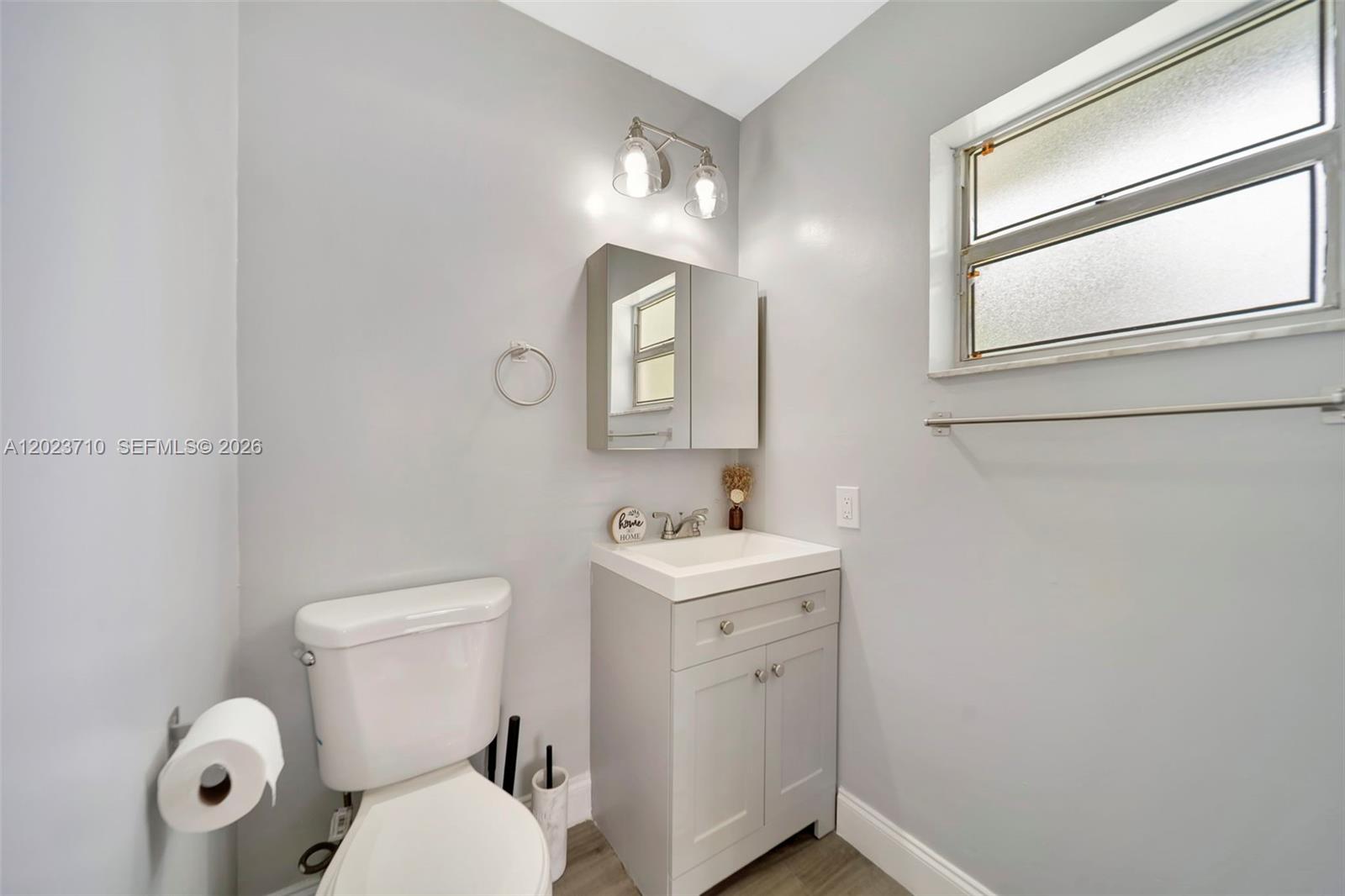 RAMBLING PELICAN WEST CON - Residential Lease