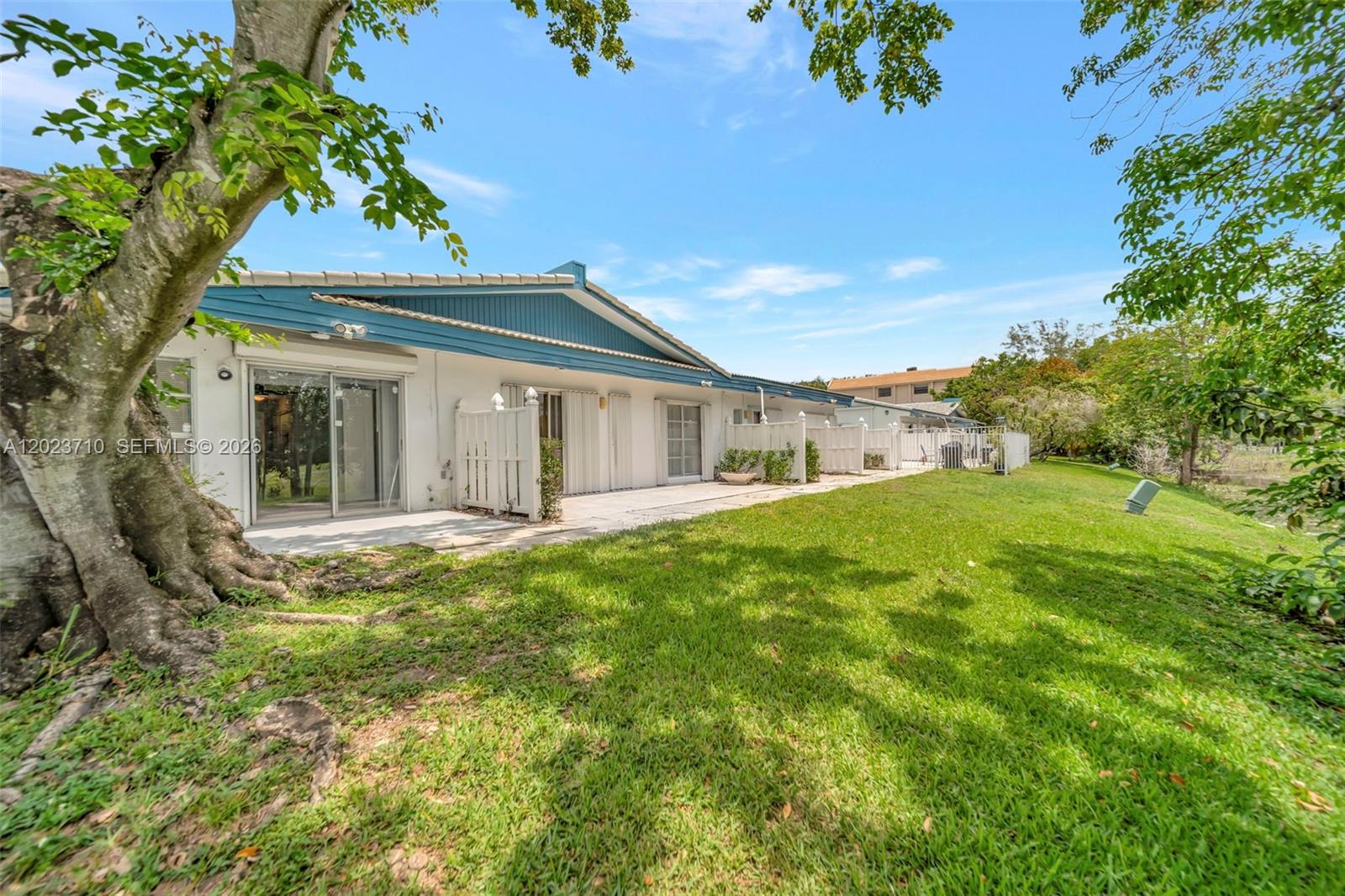 RAMBLING PELICAN WEST CON - Residential Lease