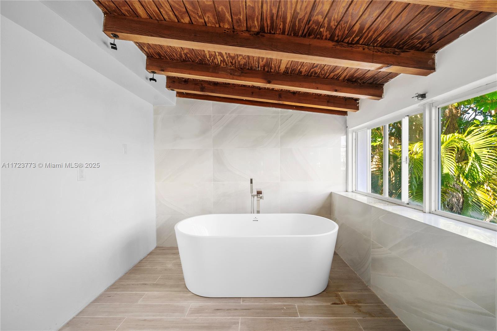 LA GORCE GOLF SUB - Residential