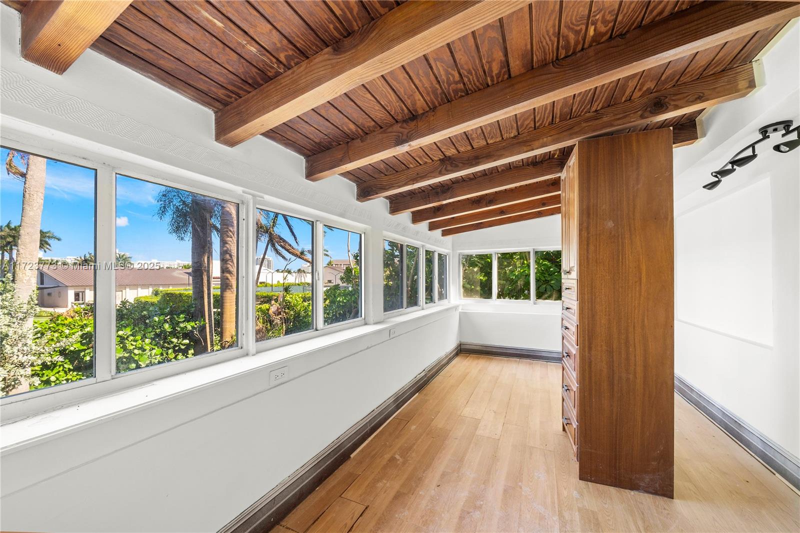 LA GORCE GOLF SUB - Residential