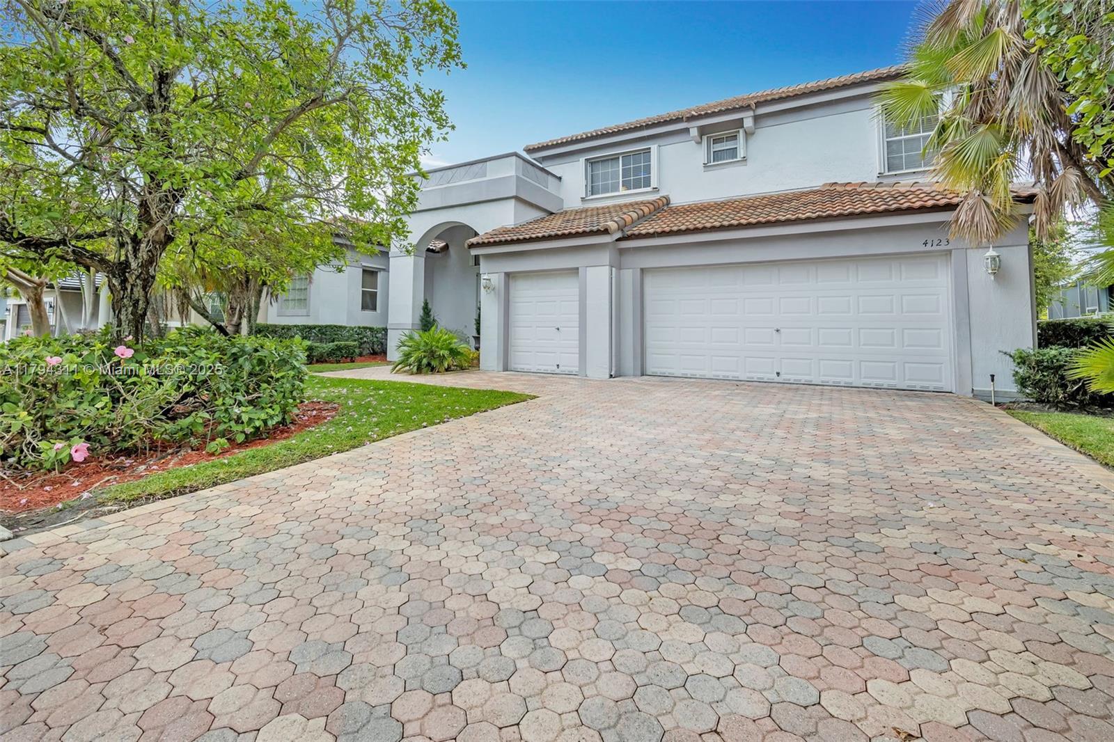 Property for Sale at 4123 W Lake Estates Dr, Davie, Broward County, Florida - Bedrooms: 5 
Bathrooms: 4  - $1,275,000