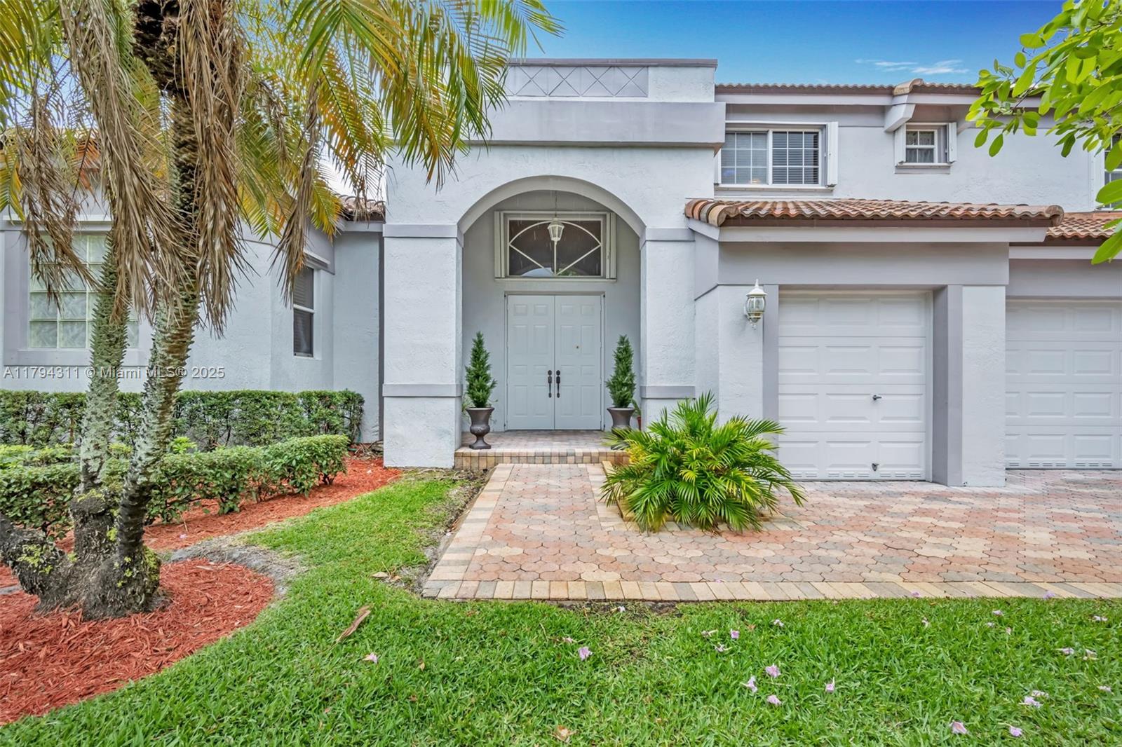 Property for Sale at 4123 W Lake Estates Dr, Davie, Broward County, Florida - Bedrooms: 5 
Bathrooms: 4  - $1,275,000