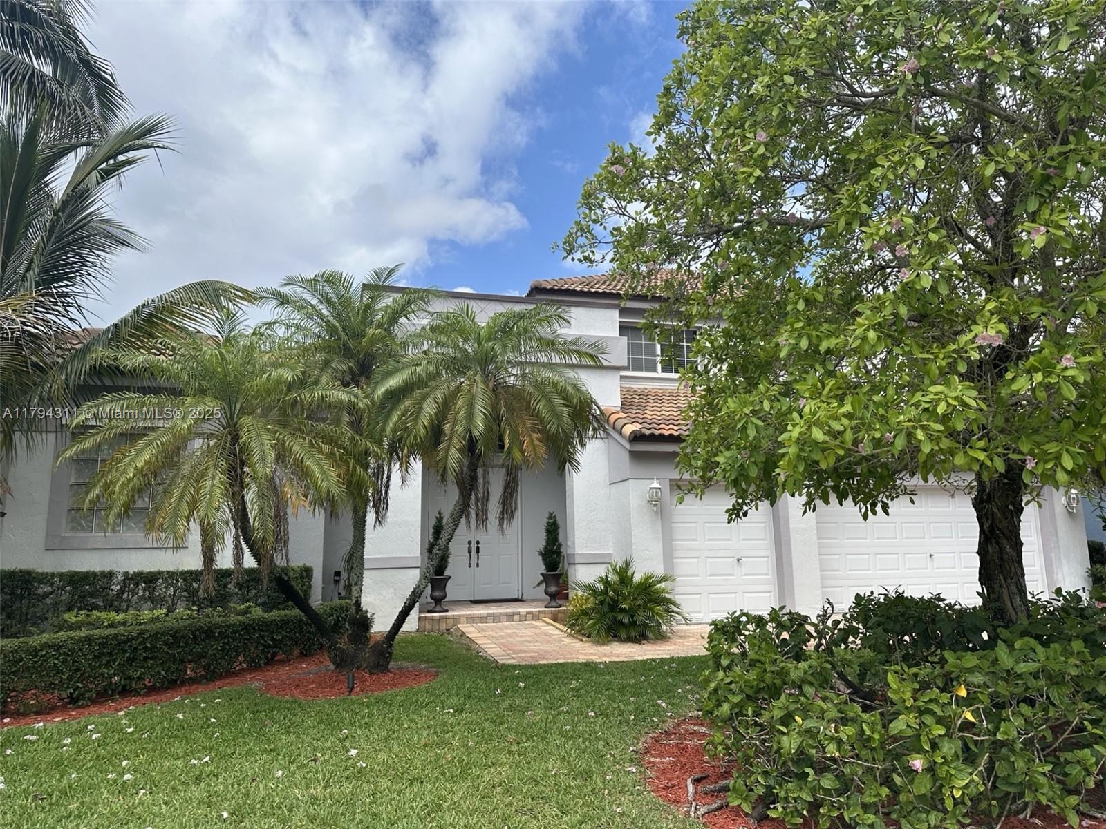 Property for Sale at 4123 W Lake Estates Dr, Davie, Broward County, Florida - Bedrooms: 5 
Bathrooms: 4  - $1,275,000