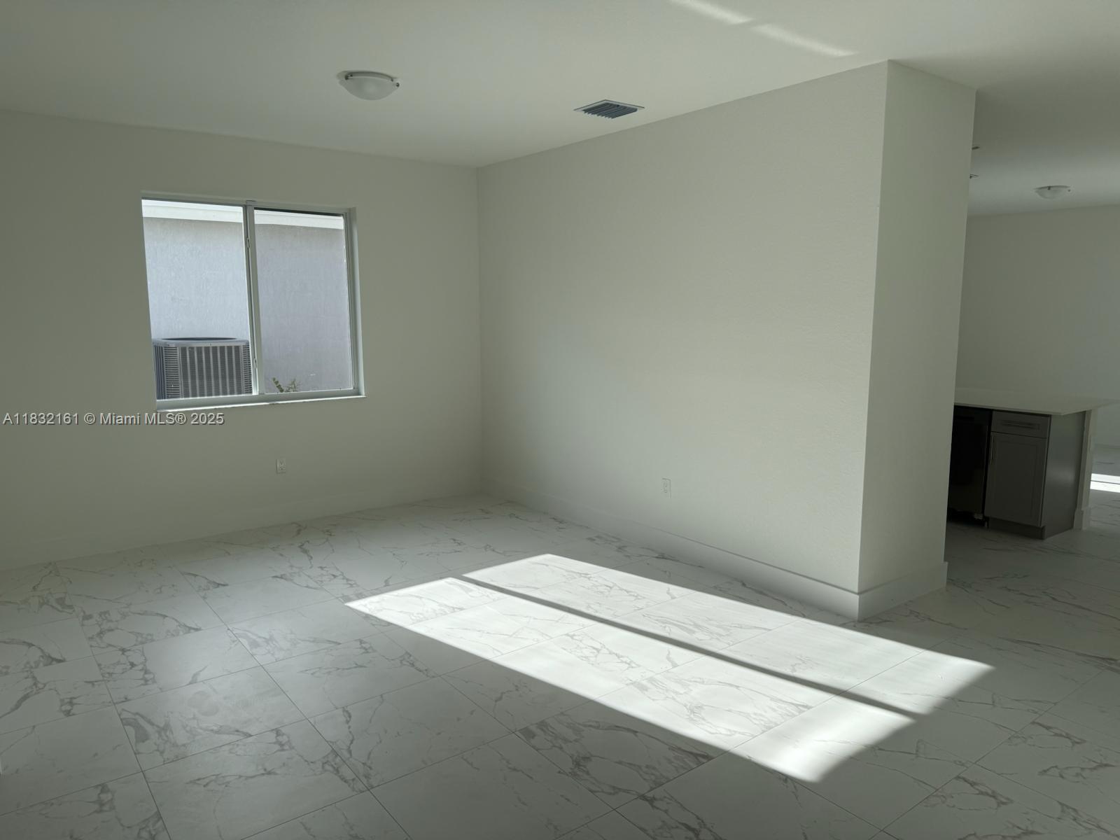 1828 NE 1st St, Homestead, FL, 33033/$644,900 4 1828 NE 1st St
