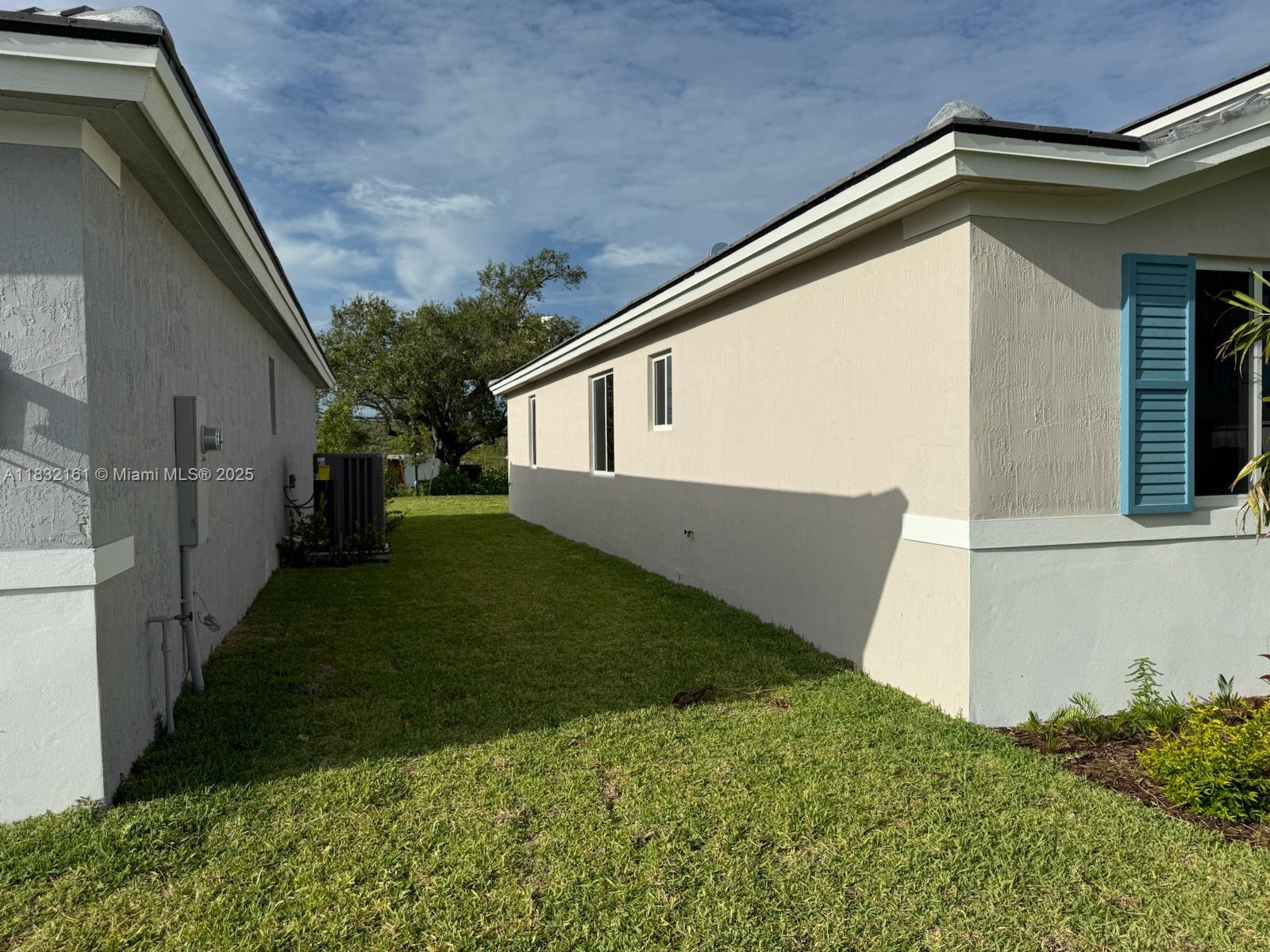 1828 NE 1st St, Homestead, FL, 33033/$644,900 2 1828 NE 1st St
