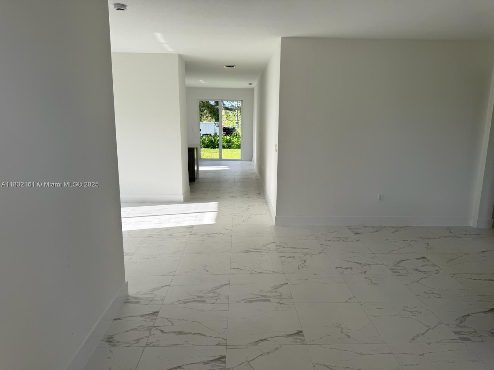 1828 NE 1st St, Homestead, FL, 33033/$644,900 3 1828 NE 1st St