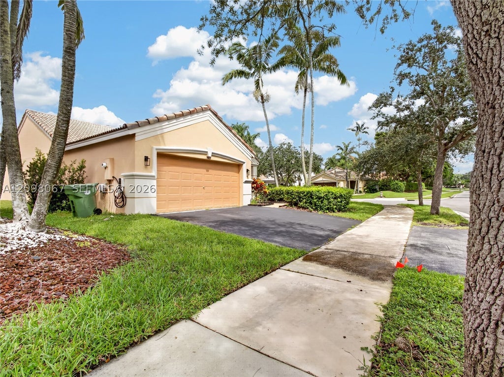 Photo of 1509 Sunset Way, Weston, FL 33327 (MLS # A12098067)