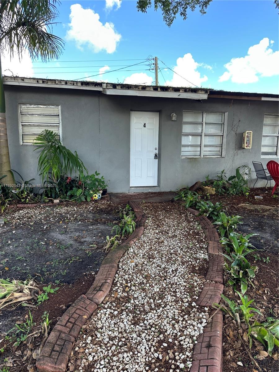 FIRST ADDITION TO CANAL G - Residential Lease