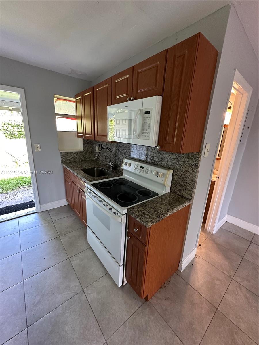 FIRST ADDITION TO CANAL G - Residential Lease