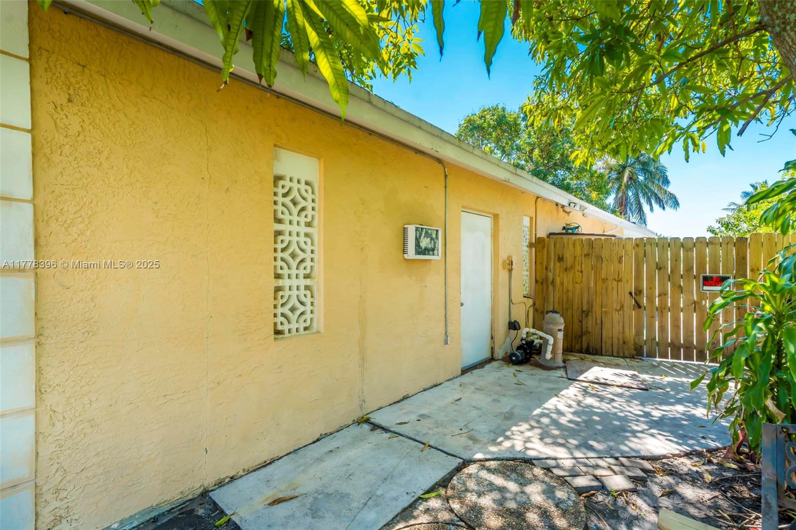 LAUDERDALE LAKES NORTH GA - Residential