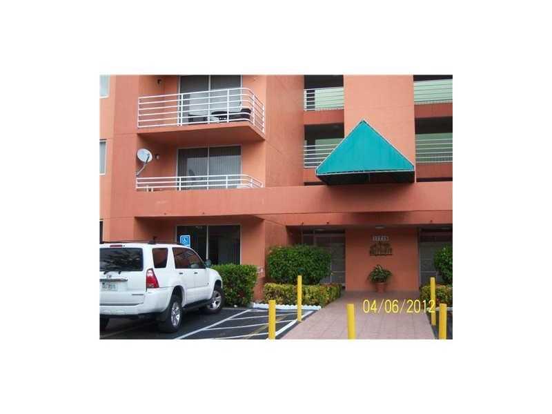 Beautiful unit at Florida 2001 Condominium. Great area, tile floor throughout the unit, 2bedsrooms/2bathrooms, full size washer/dryer inside unit.