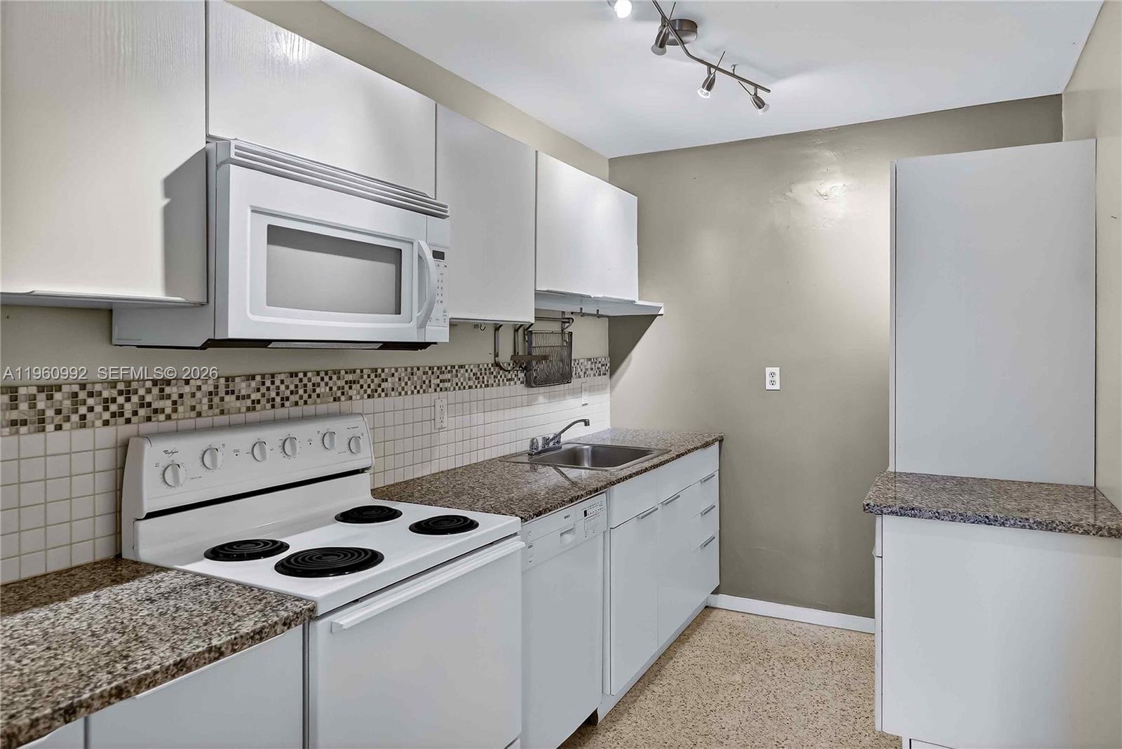 EL JARDIN - Residential