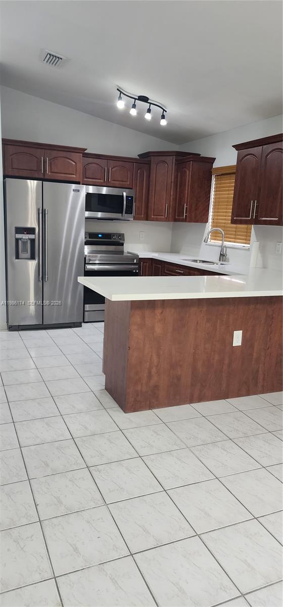 ROBLES GARDENS 5TH ADDN - Residential Lease