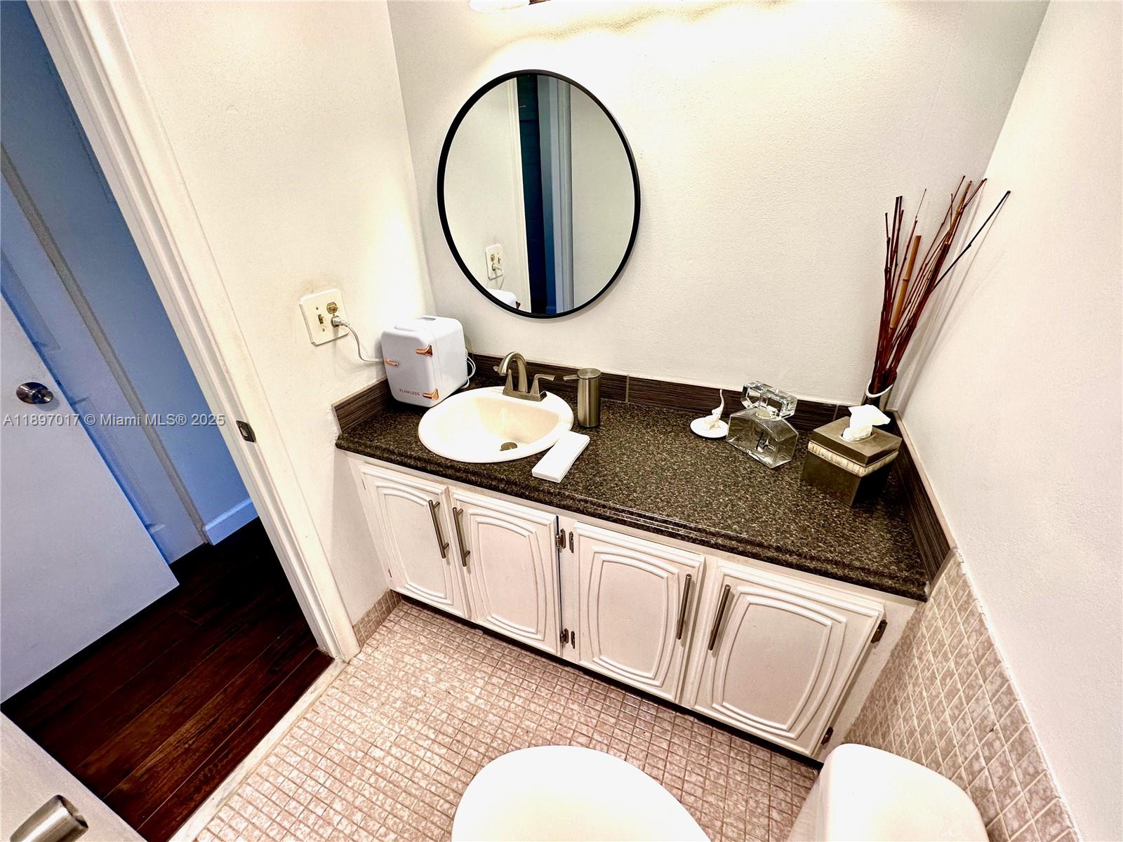 COLONIAL CLUB CONDO SEC 1 - Residential