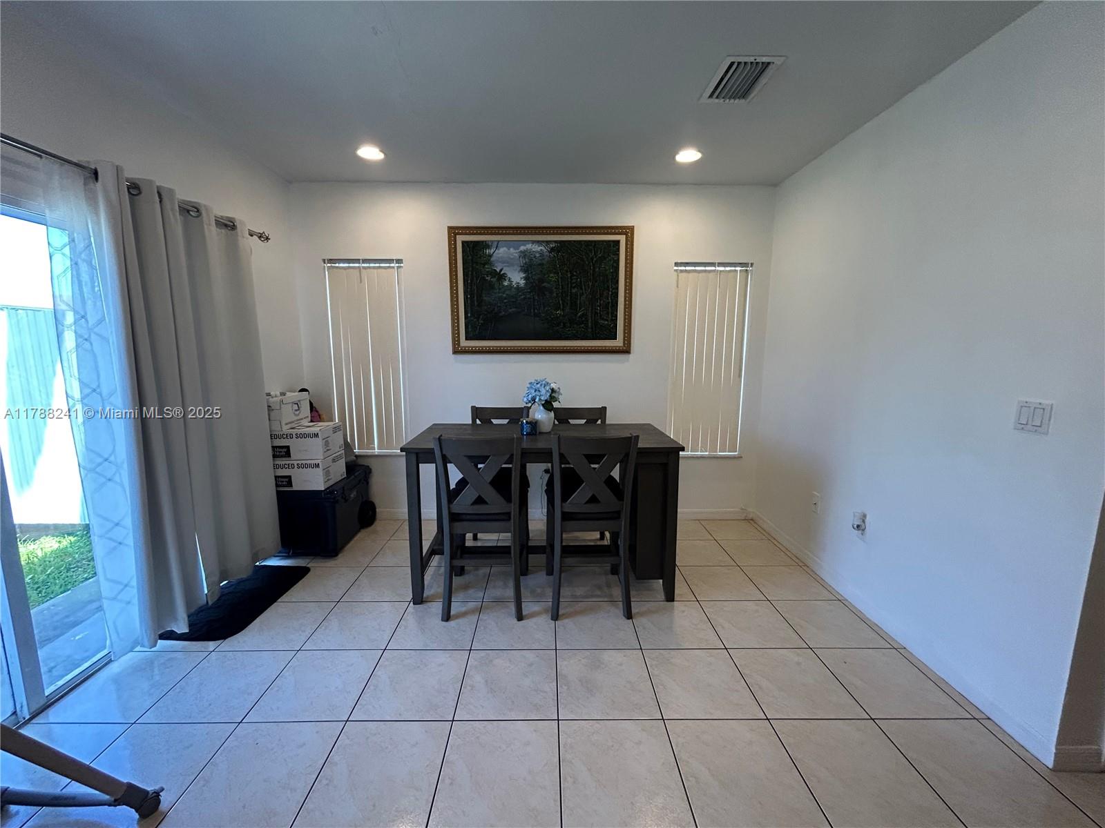 VENETIA GROVE - Residential