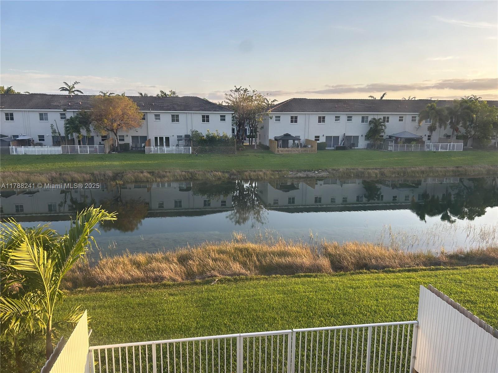 VENETIA GROVE - Residential