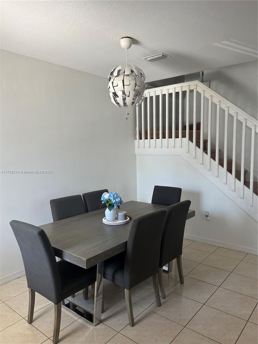 VENETIA GROVE - Residential