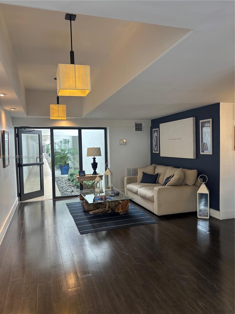 THE SURF CONDO - Residential Lease