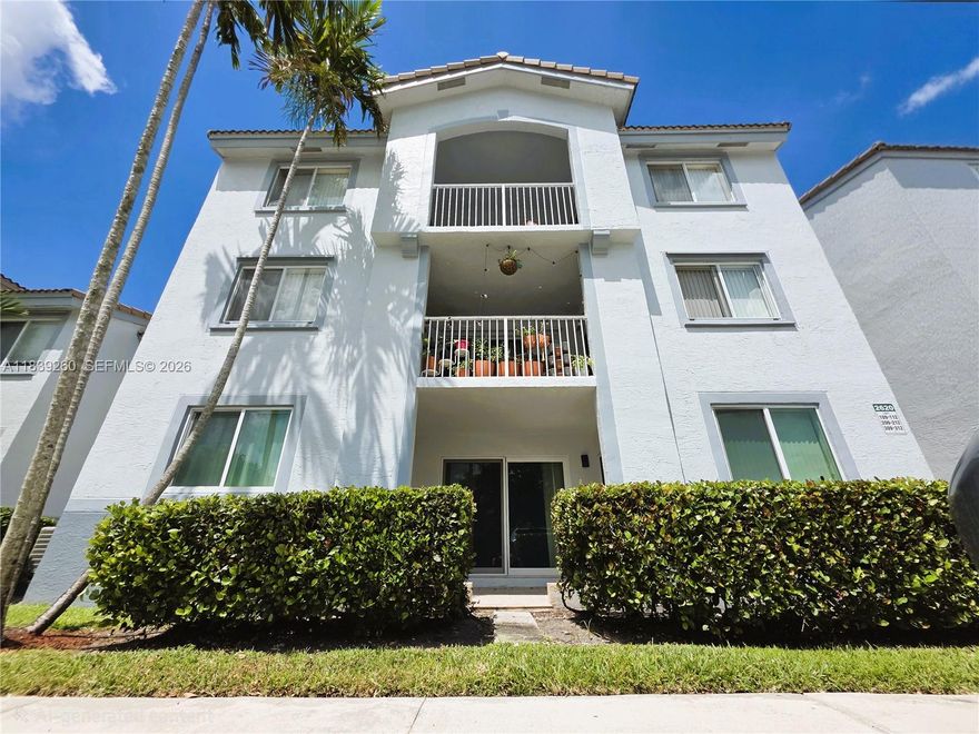 >>>Beautifully remodeled 2-bed, 2-bath split floor plan apartment! This move-in ready apartment features a spacious layout with NEW CABINETRY and QUARTZ COUNTERTOPS in the KITCHEN and BATHROOMS. IMPACT WINDOWS in ALL BEDROOMS and IMPACT SLIDING DOORS offer safety. Includes stainless steel appliances>>>NEW MICROWAVE, NEW WASHER/DRYER, NEW DISHWASHER, NEW PLUMBING SYSTEM, NEW LIGHTING FEATURES, NEW MODERN CEILING (NON-POPCORN CEILING) NEW Electrical Outlets and Light Switches. Ideally located near NSU, colleges, schools, HCA Florida University Hospital, major malls, and shopping centers with quick access to 595, I-75, I-95, and the FL Turnpike. Enjoy luxurious amenities: pool, cabana, billiard room, basketball, and tennis courts. S-Commercial Re-roof Completed on 12/27/2022 <<< OWNER WILL PAY ALL APPROVED SPECIAL ASSESSMENTS AT CLOSING.>>> NO SELLER FINANCING AVAILABLE.<<<