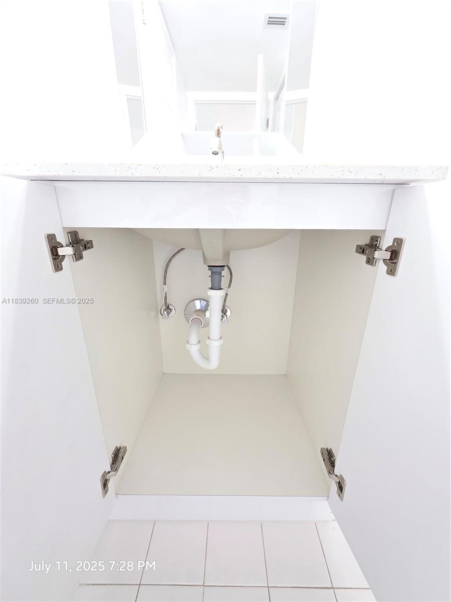 ROYAL GRAND CONDO - Residential