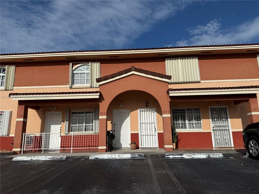 Centrally located in the heart of Hialeah, this is a very convenient and spacious 2-bedroom 2 bath under
970 Sq Ft of living area. Featuring high ceilings for a vast and regal feeling, a large kitchen with space for a breakfast nook and peninsula counter and two very good size bedrooms and a walk-in closet. Brand new water
