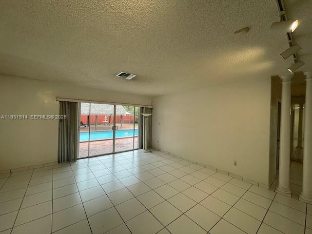 GALE RANCH ESTS - Residential