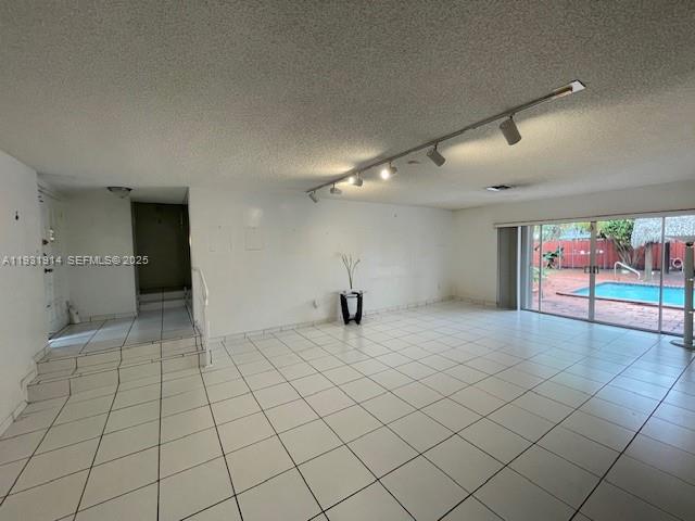 GALE RANCH ESTS - Residential