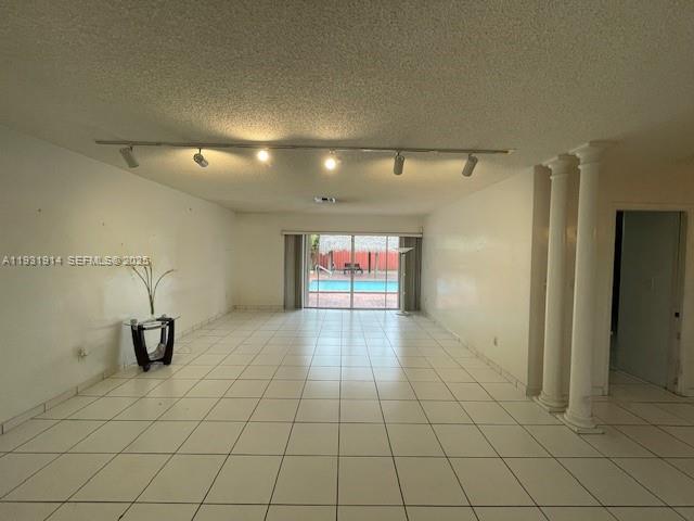 GALE RANCH ESTS - Residential