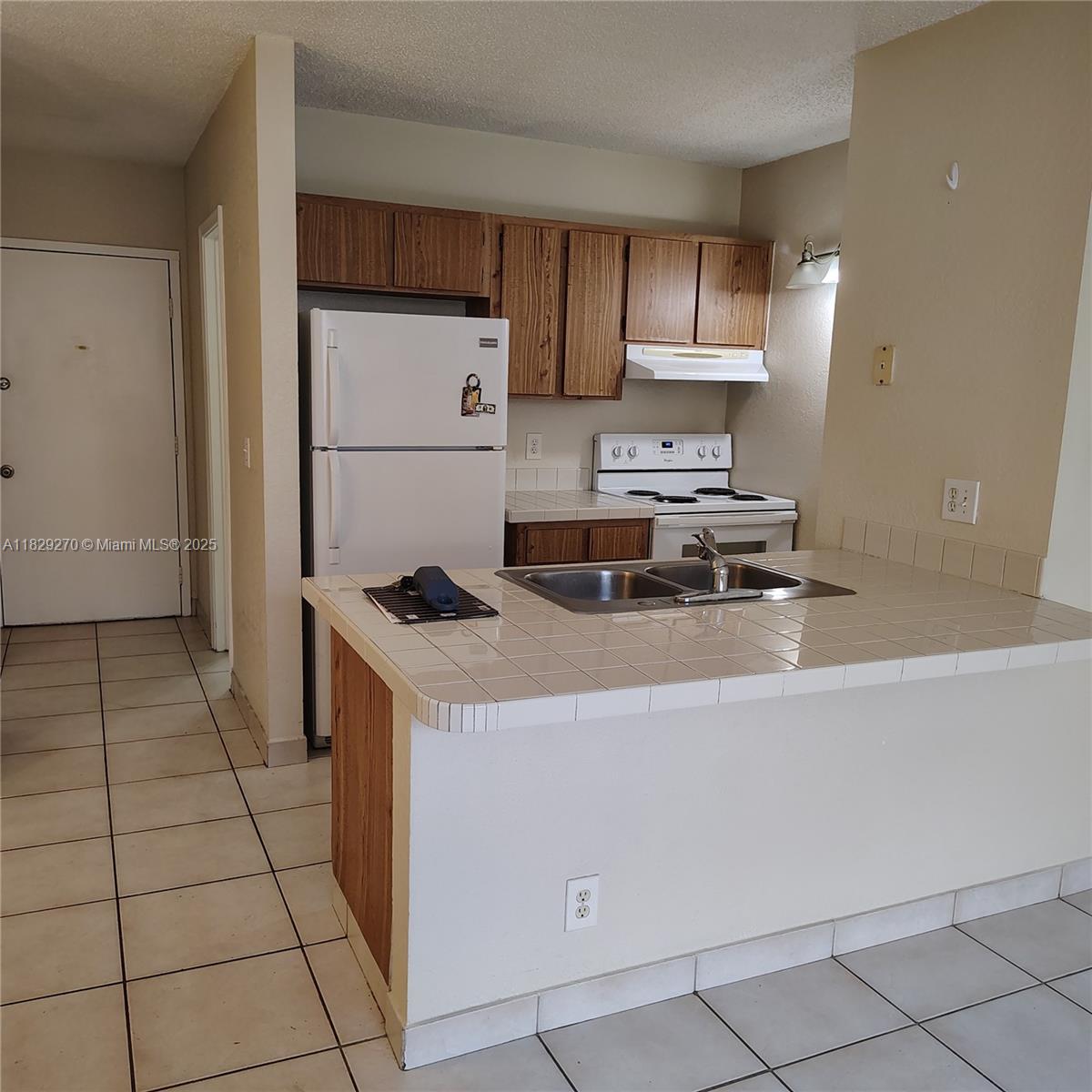 2501 Riverside Dr 202-A, Coral Springs, FL, 33065/$129,500 4 2501 Riverside Dr 202-A