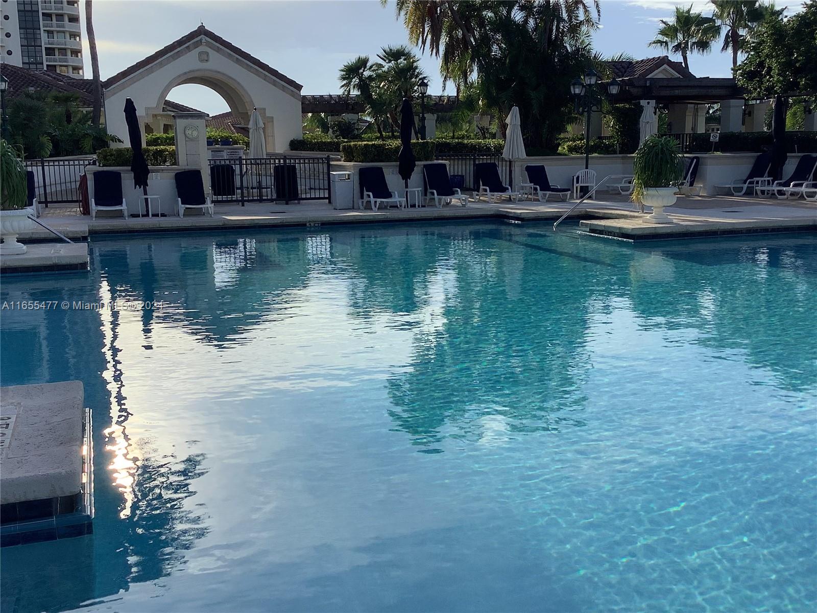 2000 ISL BLVD WILLIAMS IS - Residential