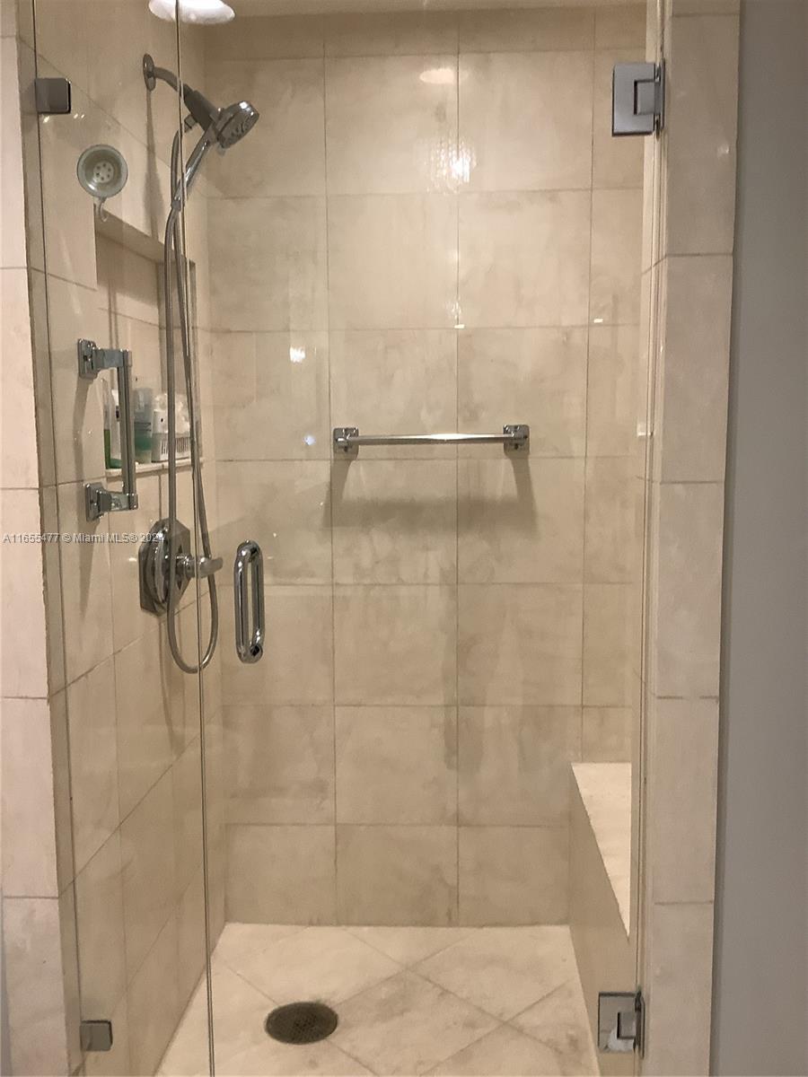 2000 ISL BLVD WILLIAMS IS - Residential