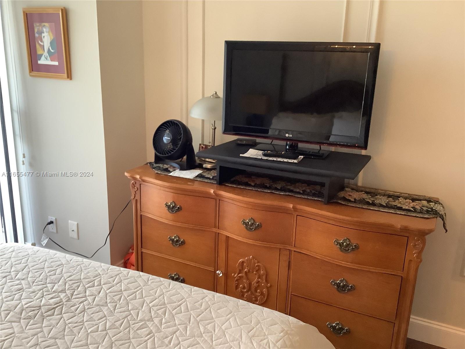 2000 ISL BLVD WILLIAMS IS - Residential