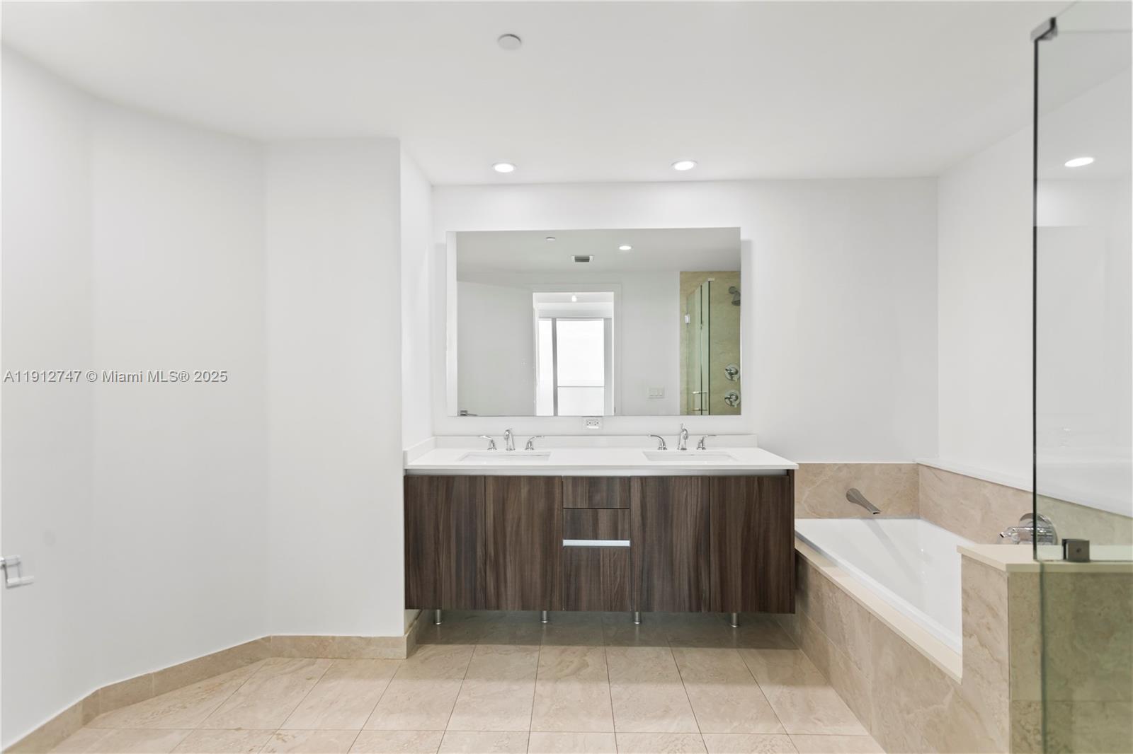 ARIA ON THE BAY CONDO - Residential