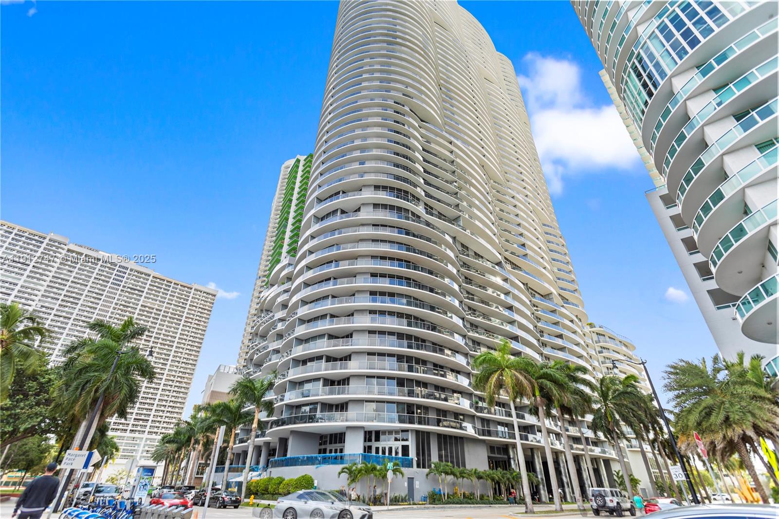 ARIA ON THE BAY CONDO - Residential