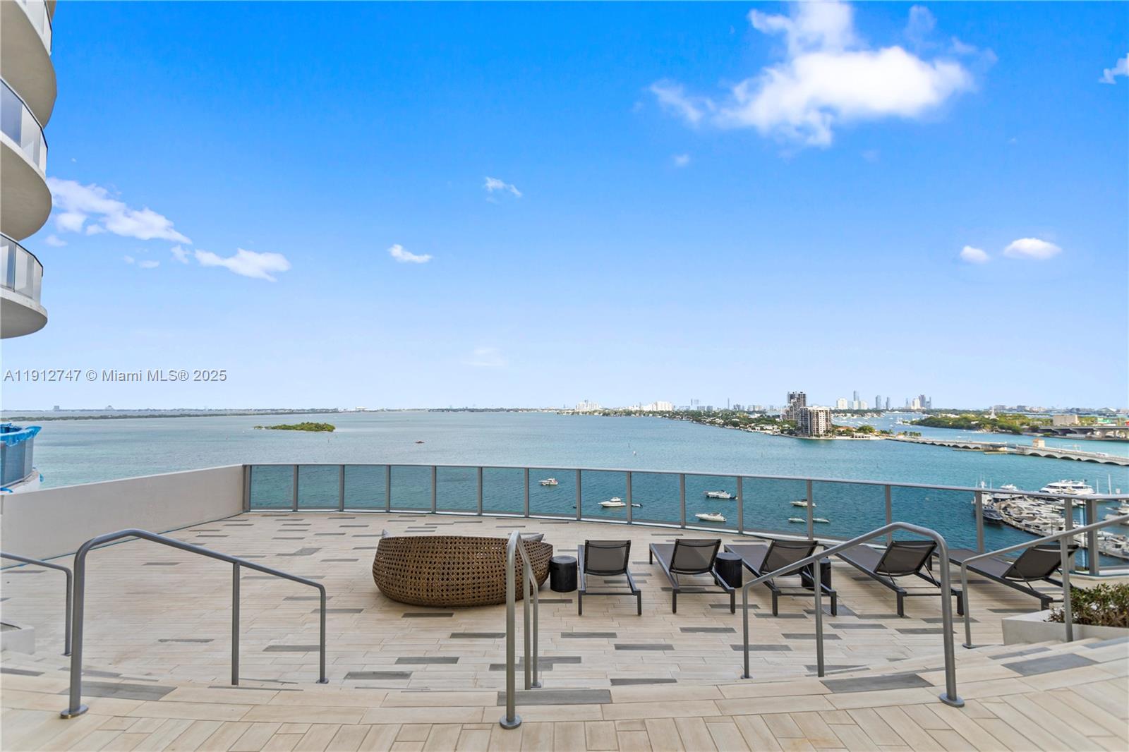 ARIA ON THE BAY CONDO - Residential