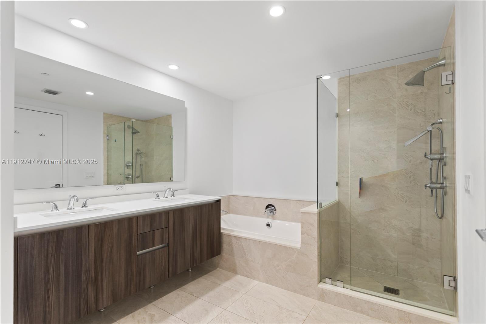 ARIA ON THE BAY CONDO - Residential