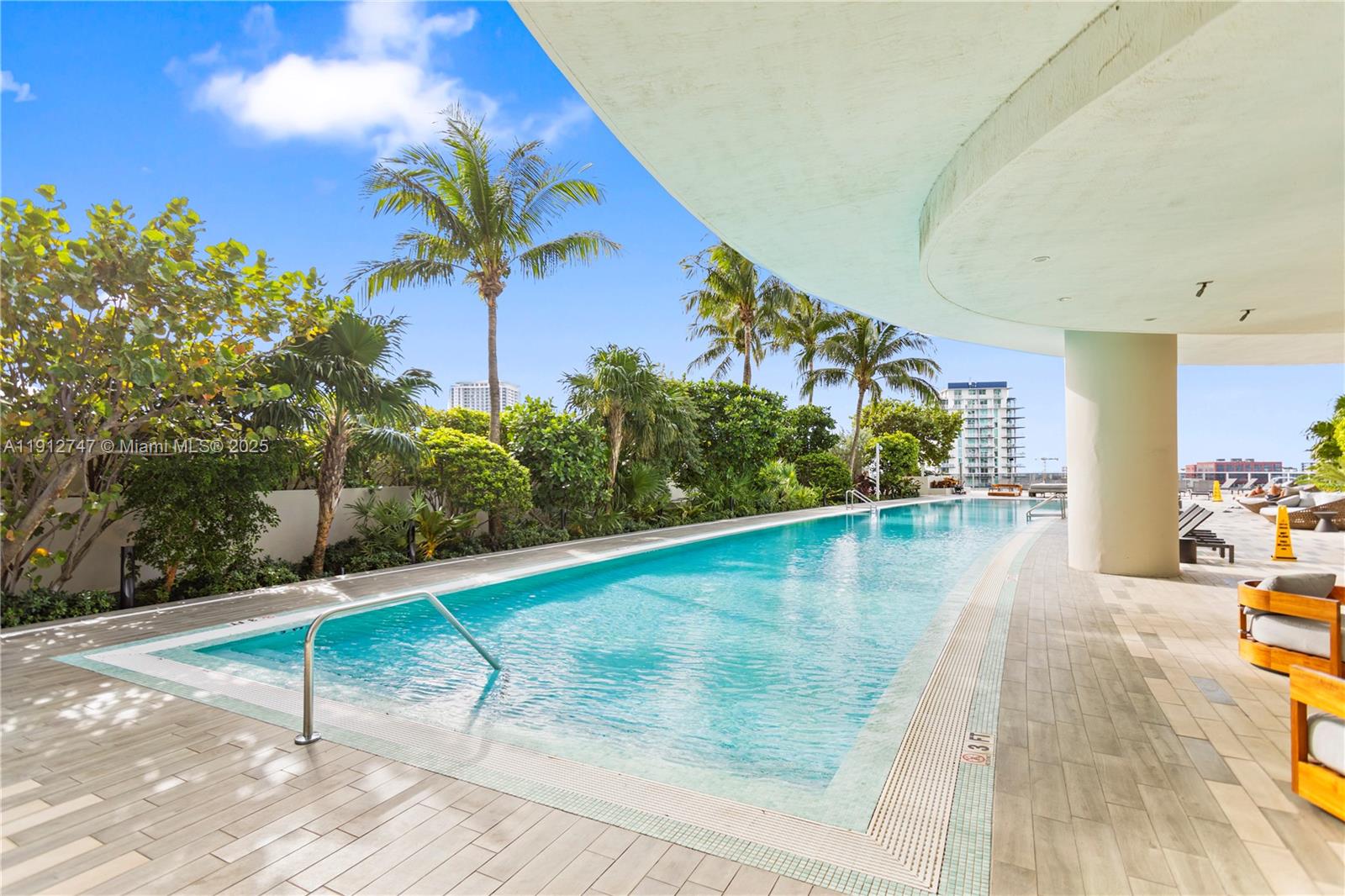 ARIA ON THE BAY CONDO - Residential