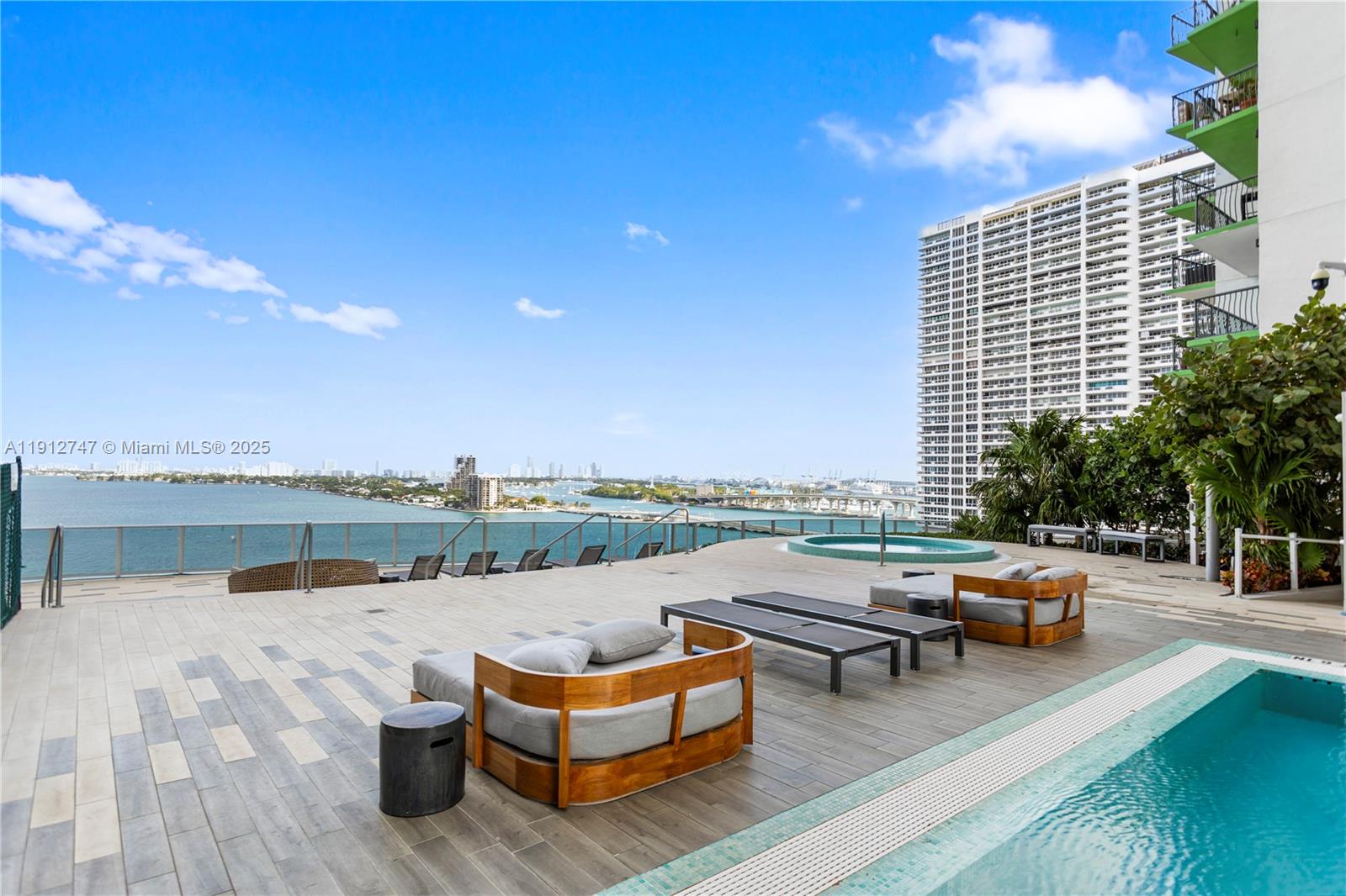 ARIA ON THE BAY CONDO - Residential