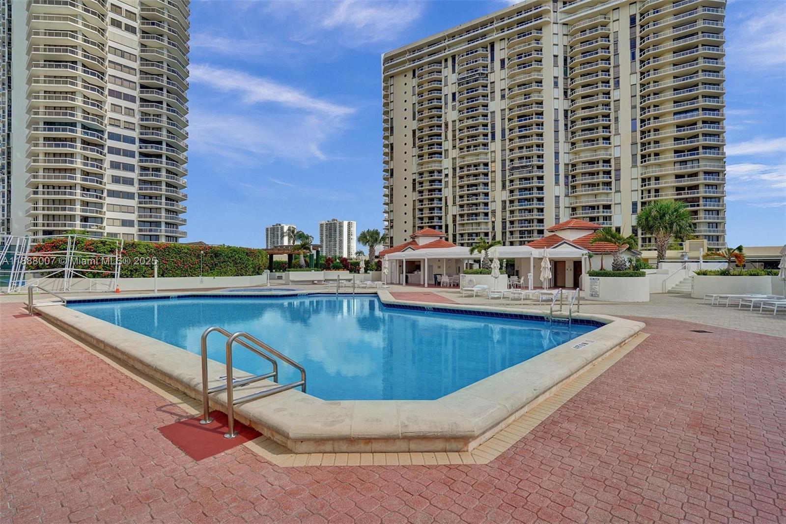 THE LANDMARK CONDO - Residential