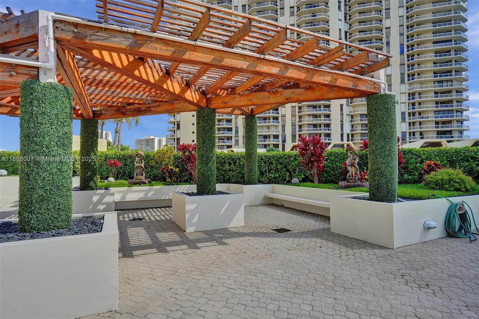 THE LANDMARK CONDO - Residential