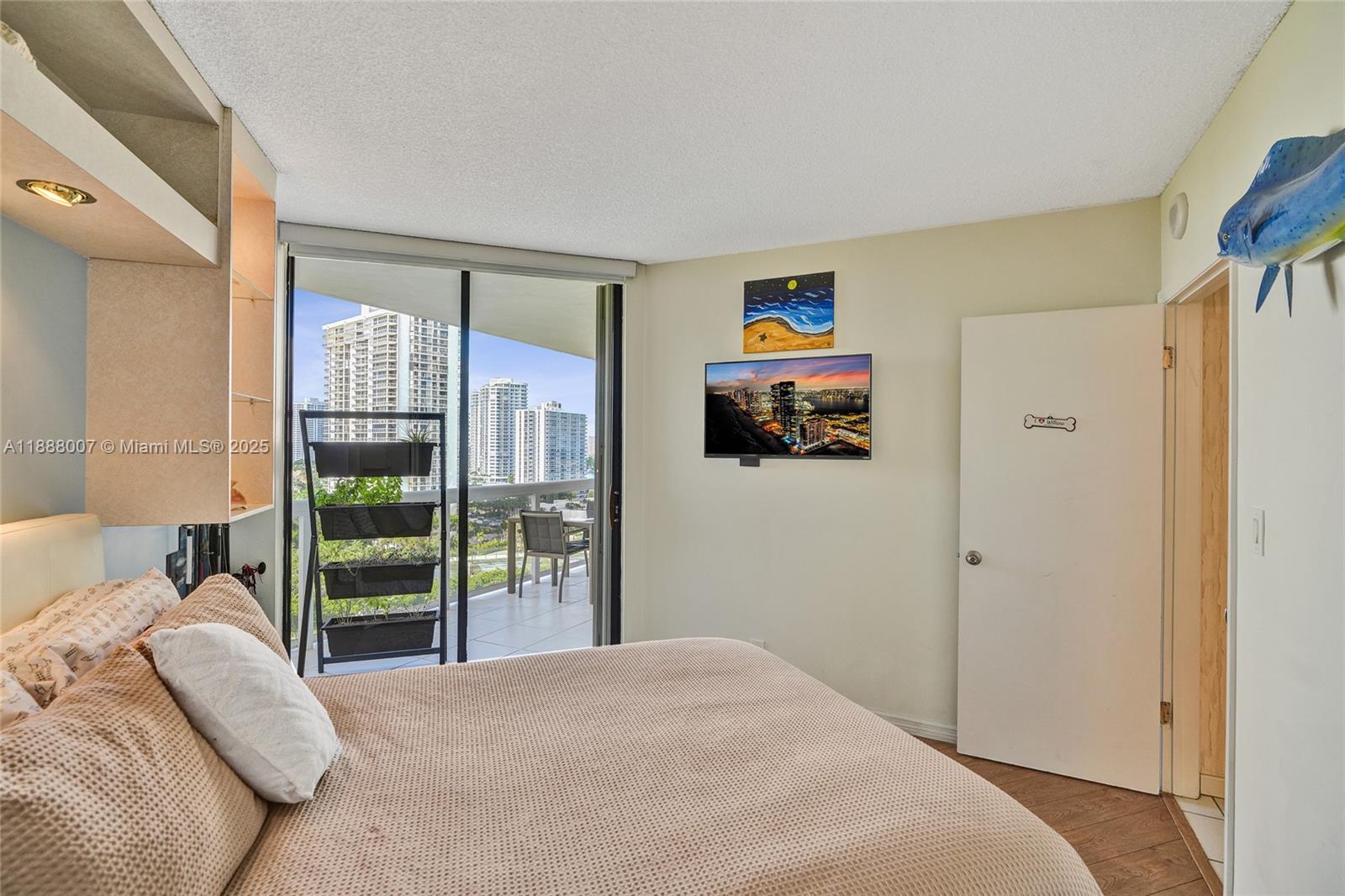 THE LANDMARK CONDO - Residential