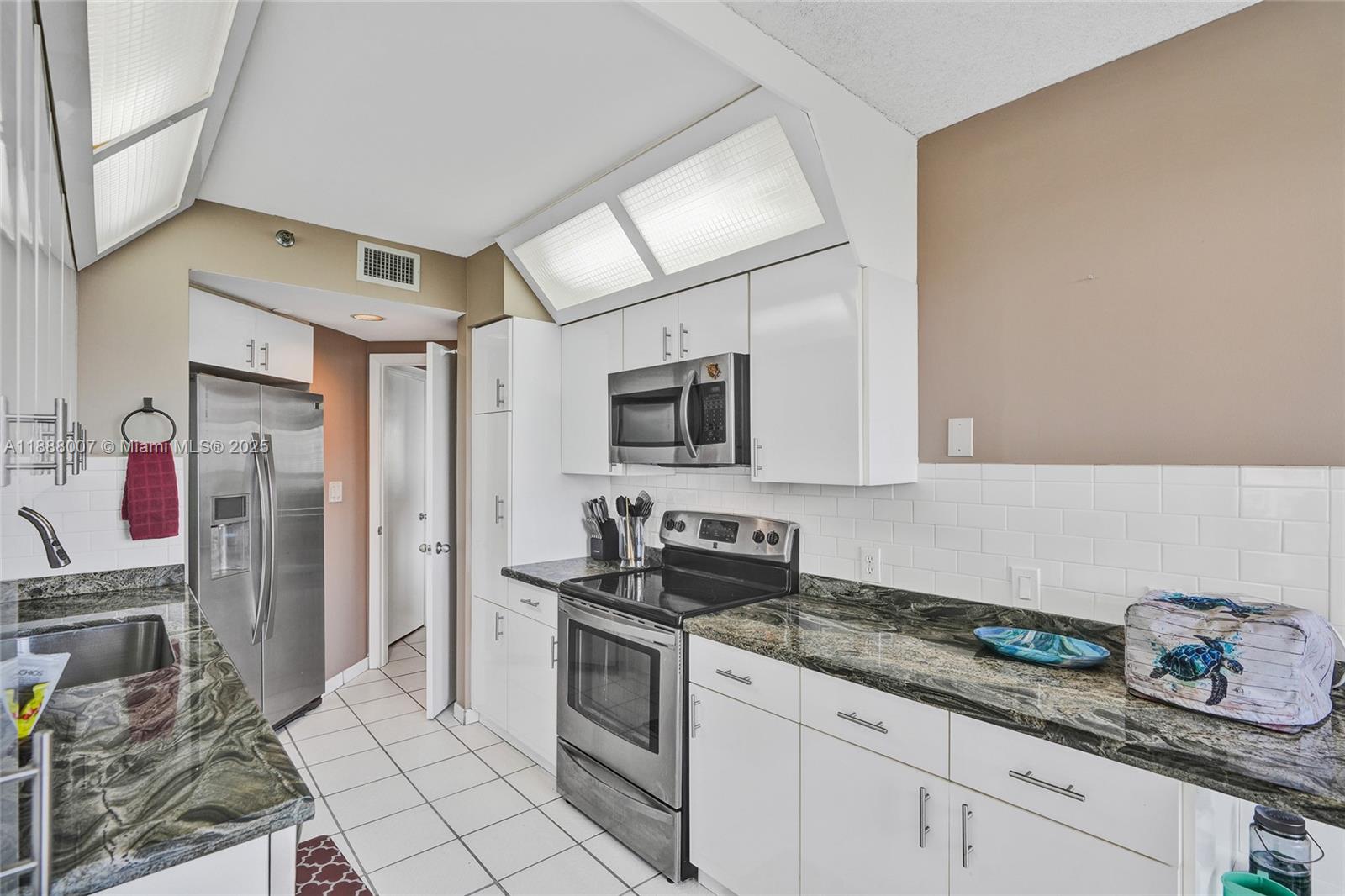 THE LANDMARK CONDO - Residential