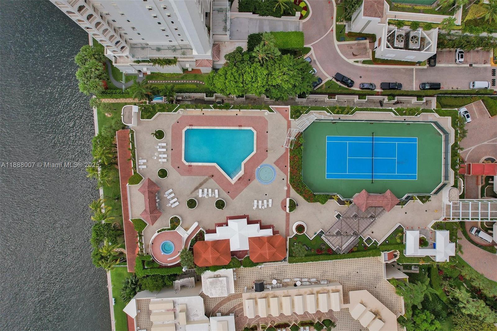 THE LANDMARK CONDO - Residential