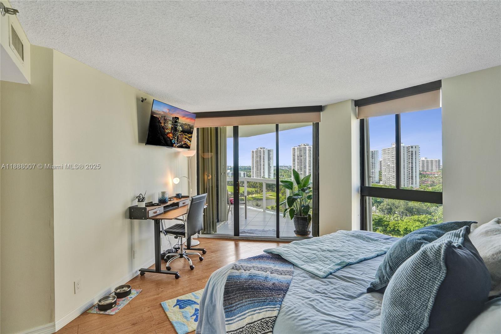 THE LANDMARK CONDO - Residential