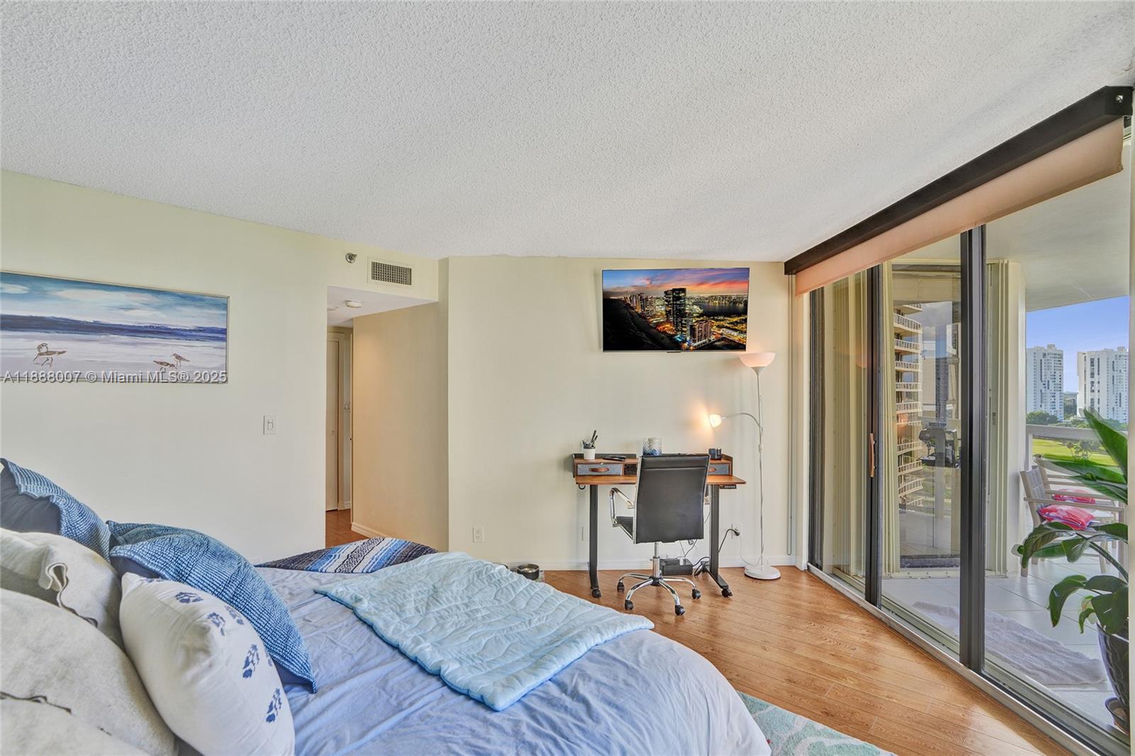THE LANDMARK CONDO - Residential